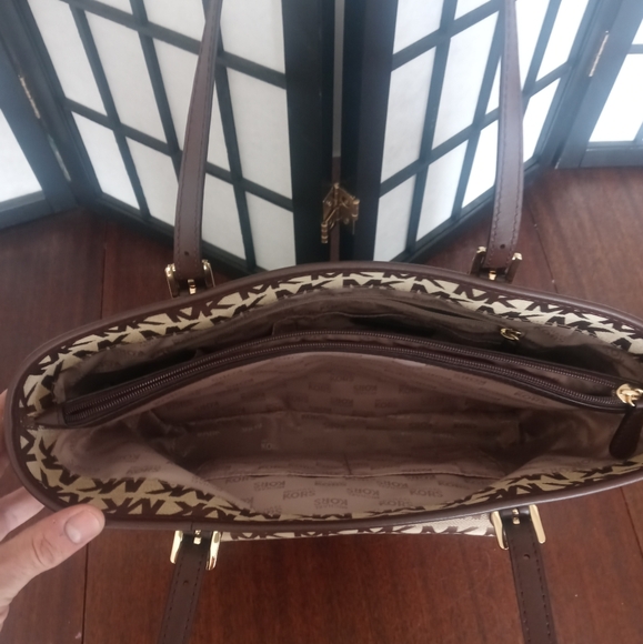 Michael Kors Jet Set Travel Tote Bag - Picture 3 of 4